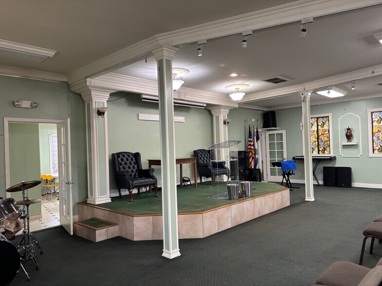 More Photos Of 6416 Corona Ave, Bell Religious Facility For Sale