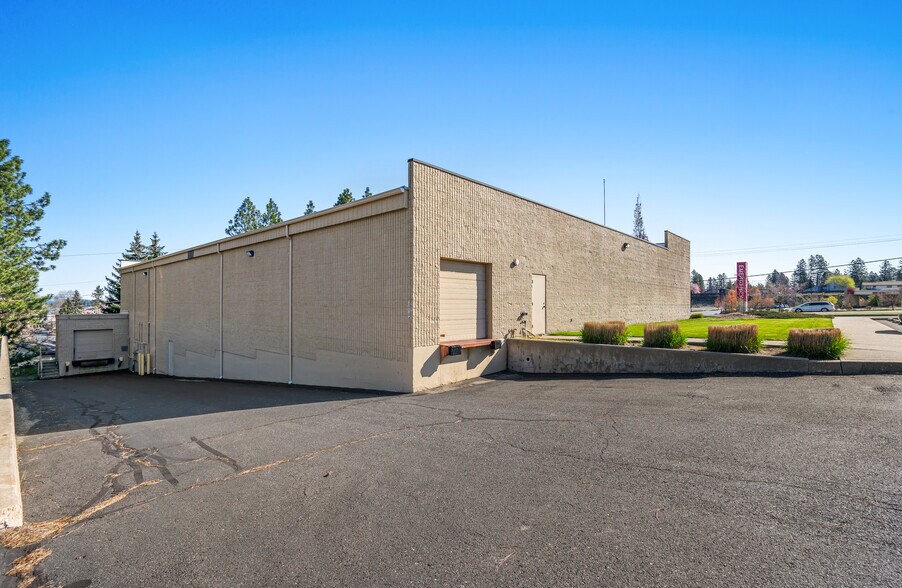 More Photos Of 8313 N Division St, Spokane Freestanding For Sale