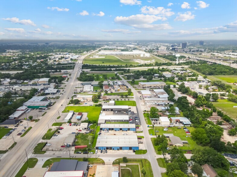 More Photos Of 940 Hodgkins St, Houston Warehouse For Lease