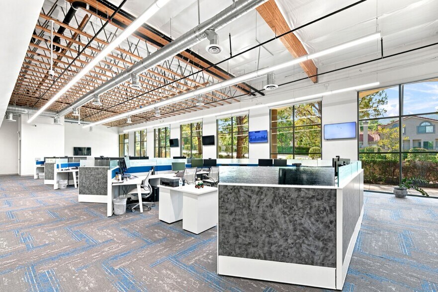 More Photos Of 815 Camarillo Springs Rd, Camarillo Office For Sale
