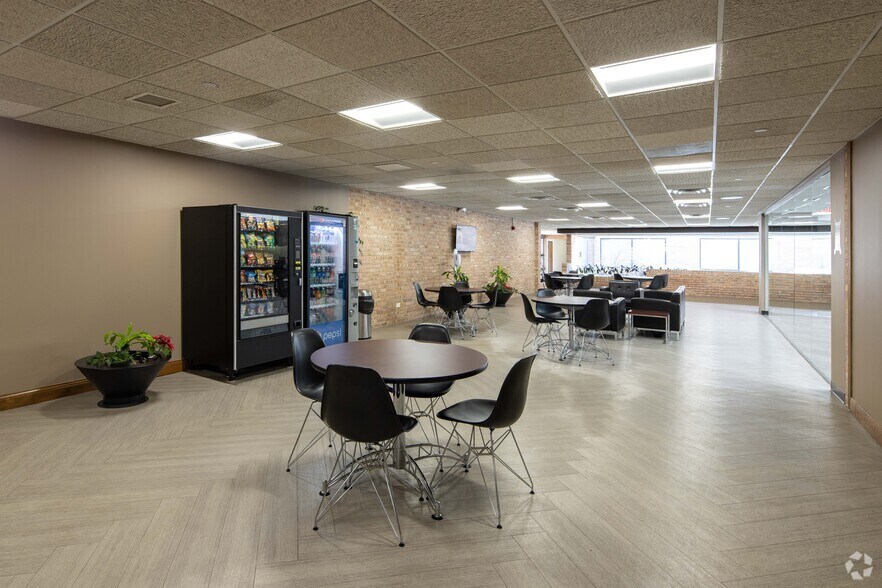 More Photos Of 1204-1332 W Northwest Hwy, Palatine Office For Lease