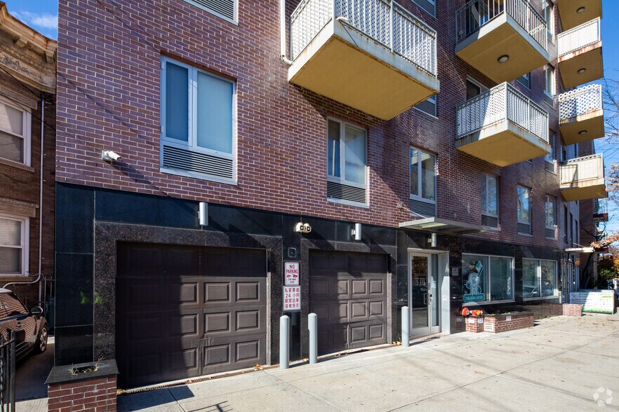 3226 Union St, Flushing, NY 11354 - Multi-Family Cityfeet.com