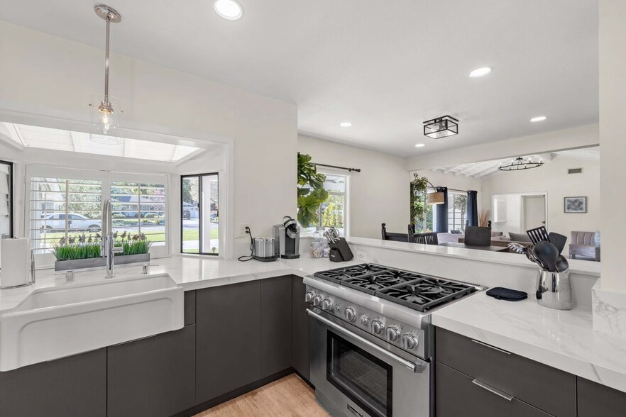 More Photos Of 5932 Lubao Ave, Woodland Hills Healthcare For Lease
