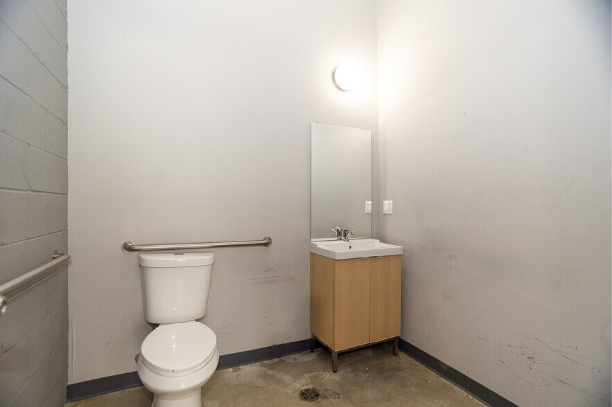 More Photos Of 2624 W Armitage Ave, Chicago Office Residential For Sale