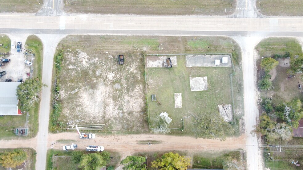 More Photos Of 105 Orange St, Cleveland Freestanding For Sale