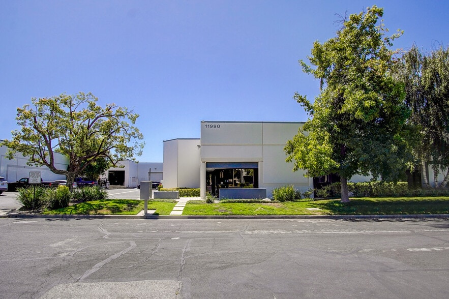 More Photos Of 11990 Hertz St, Moorpark Warehouse For Sale