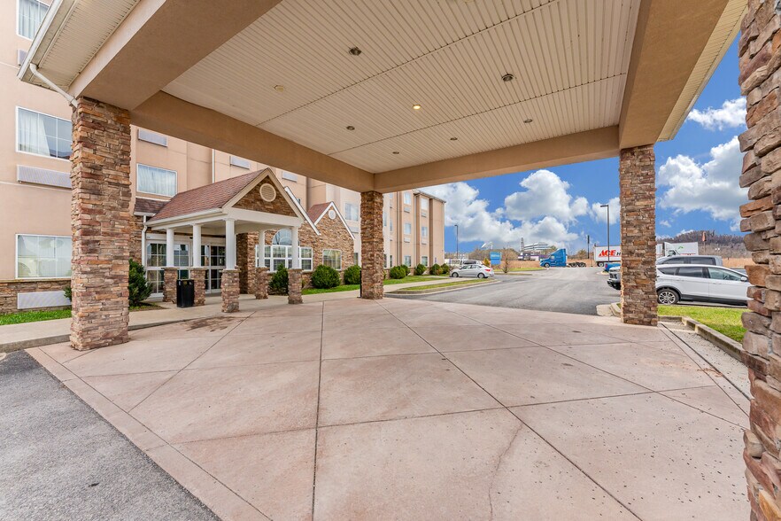 More Photos Of 20 Southland Dr, Fairmont Hotel For Sale