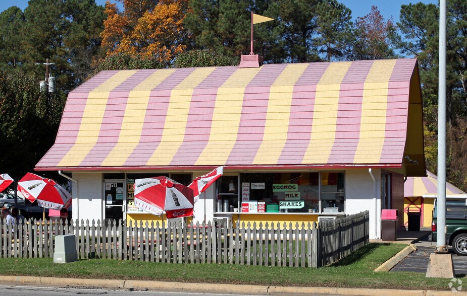 More Photos Of 611 E Chatham St, Cary Restaurant For Sale