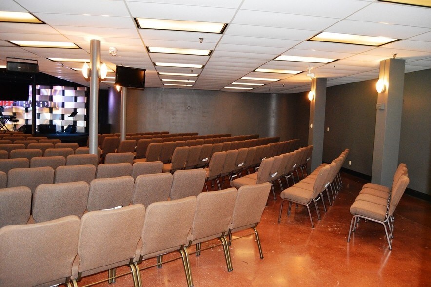 More Photos Of 230 N Columbus St, Lancaster Religious Facility For Lease