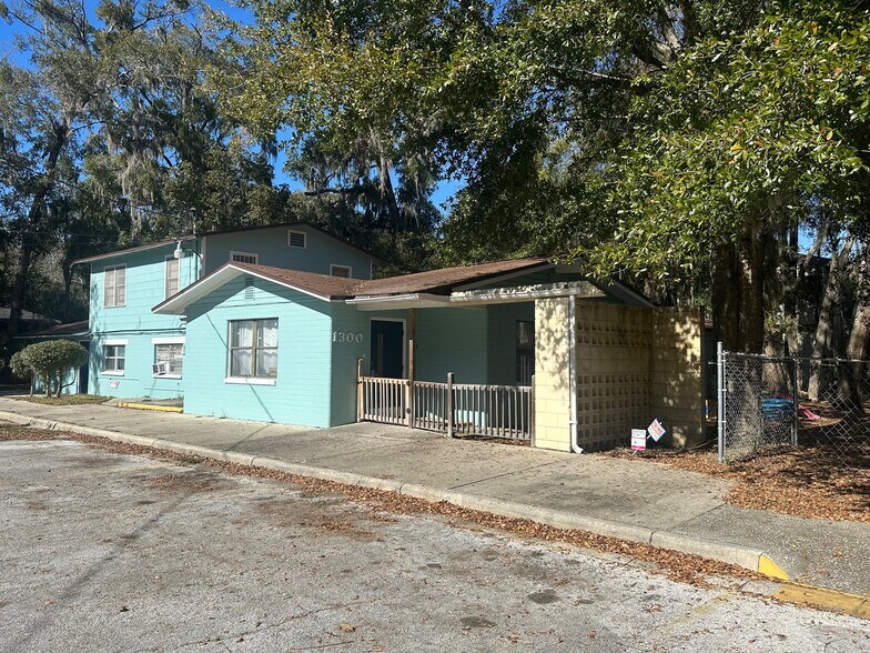 More Photos Of 1300 NW 6th St, Gainesville Office For Sale