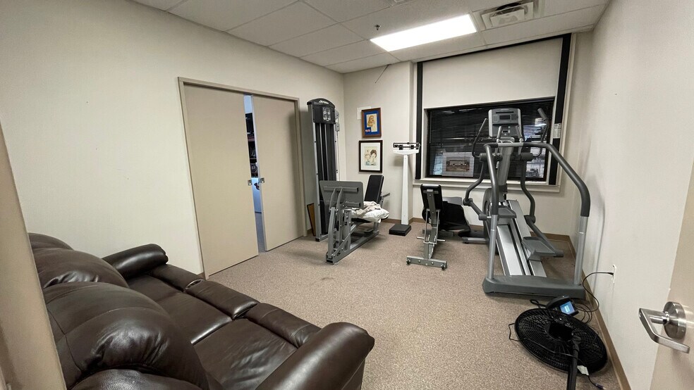 More Photos Of 6933 Colchester Park Dr, Manassas Warehouse For Lease