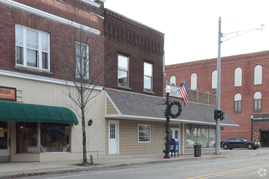 More Photos Of 102-108 N Main St, Plainwell Storefront For Lease