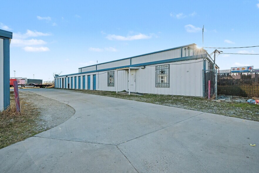 More Photos Of 4600 I-30 Frontage Rd, Rockwall Self Storage For Sale