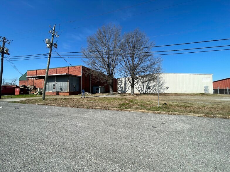 More Photos Of 1100 Chandler St, Montgomery Industrial For Lease
