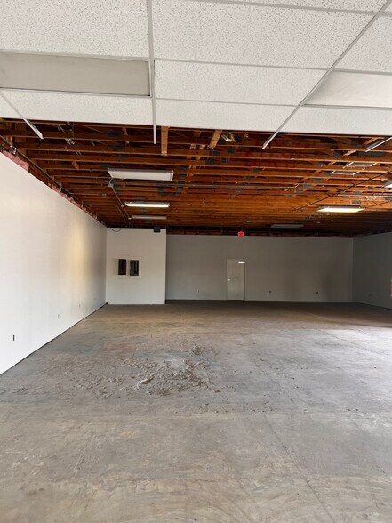 More Photos Of 3575 W Northern Ave, Phoenix Freestanding For Lease