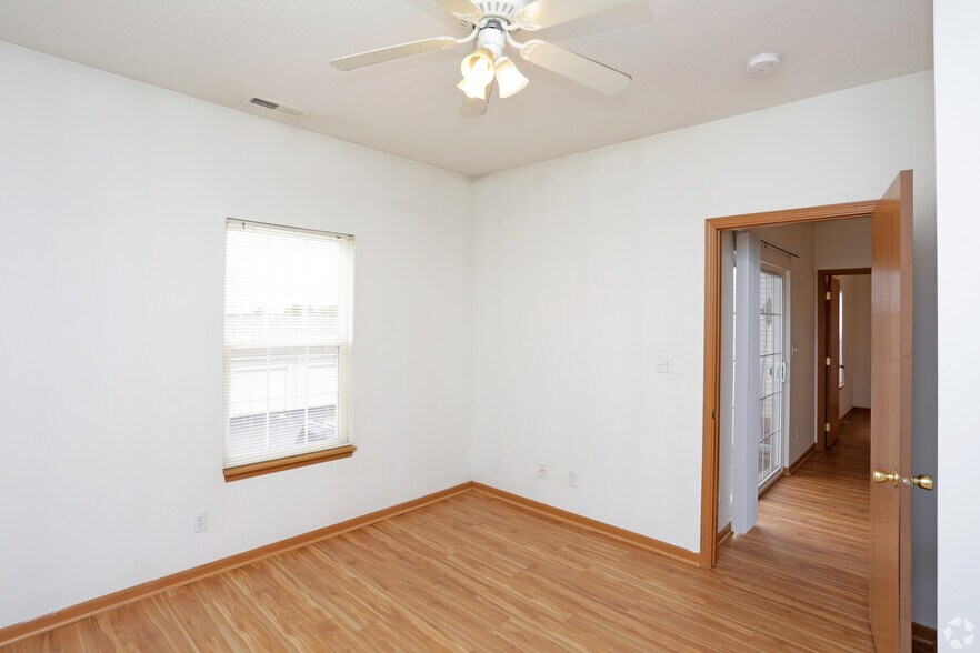 More Photos Of 1209 Mayfield Dr, Ames Apartments For Sale