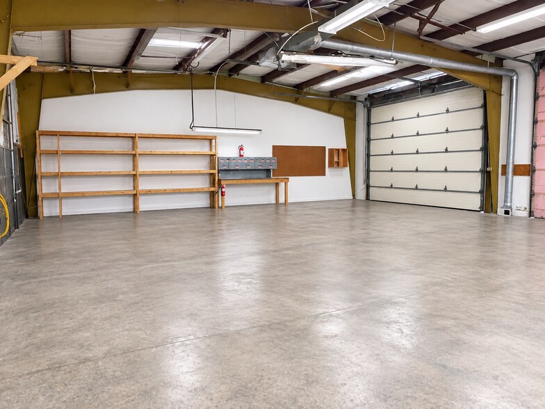 More Photos Of 21407 Great Mills Rd, Lexington Park Warehouse For Lease