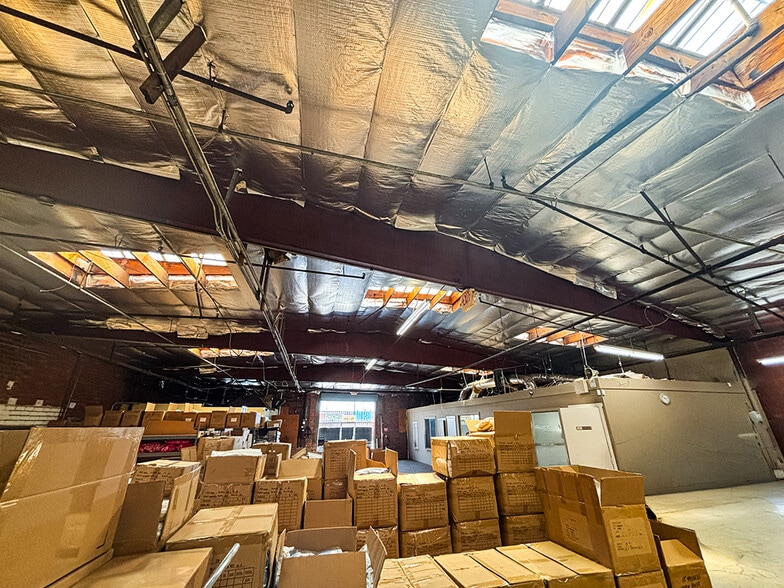 More Photos Of 1671 E 23rd St, Los Angeles Warehouse For Sale