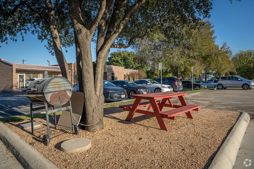 More Photos Of 9504 N IH-35, San Antonio Office For Lease