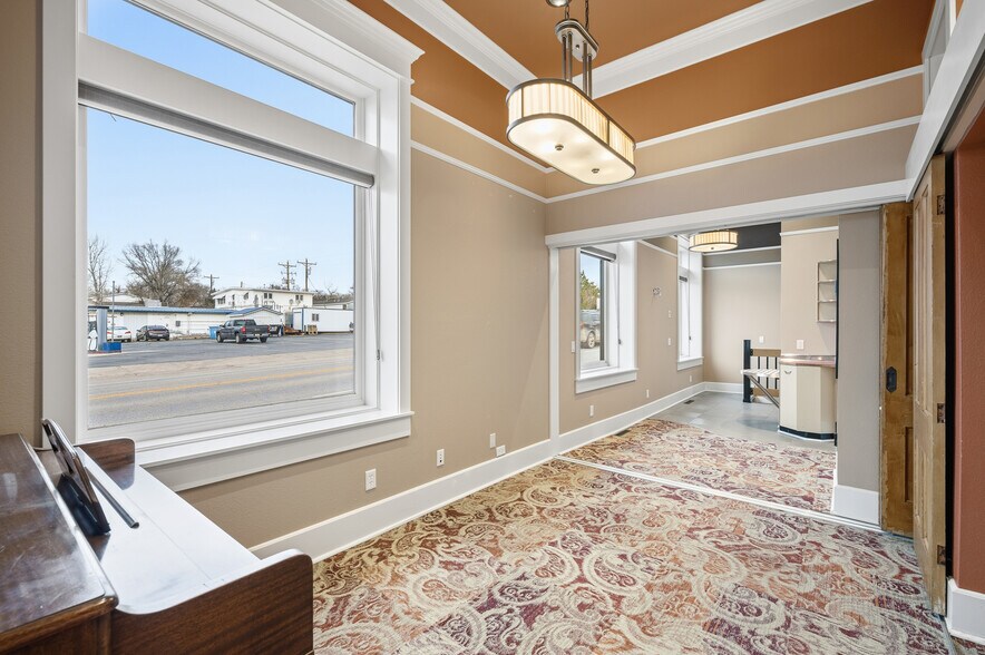 More Photos Of 101 S Big Horn Ave, Moorcroft Flex For Sale