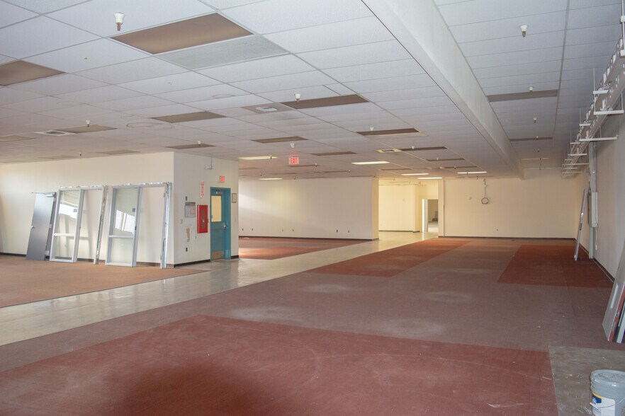 More Photos Of 5411 Luce Ave, Mcclellan Light Distribution For Lease