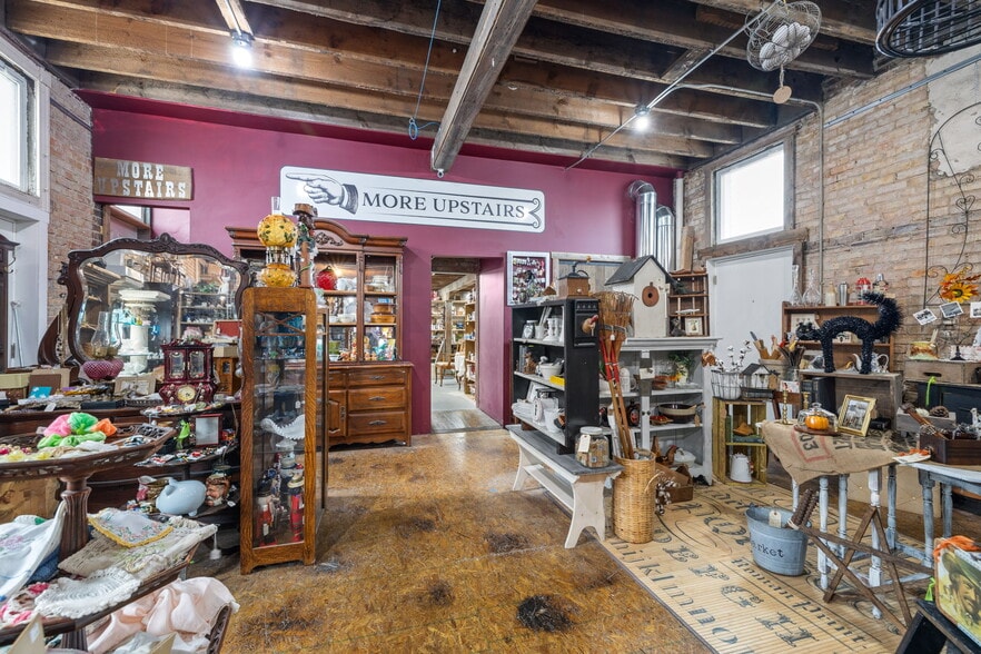 More Photos Of 126 S Main St, Gilman Showroom For Sale