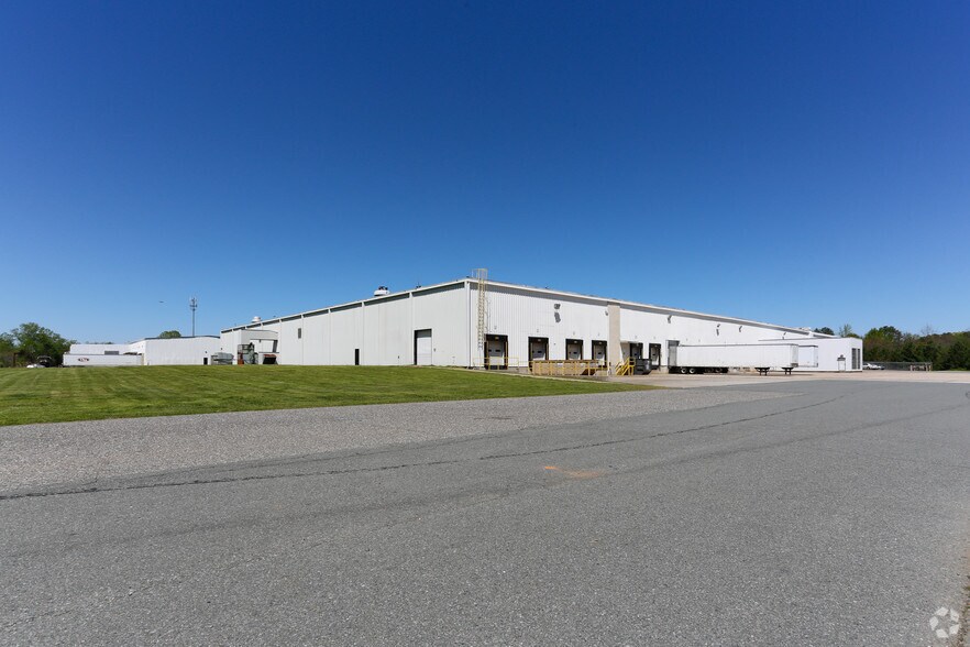 More Photos Of 651 Eagle Rd, Belmont Warehouse For Lease