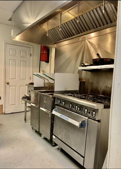 More Photos Of 1444 Dixie Hwy, Louisville Freestanding For Sale