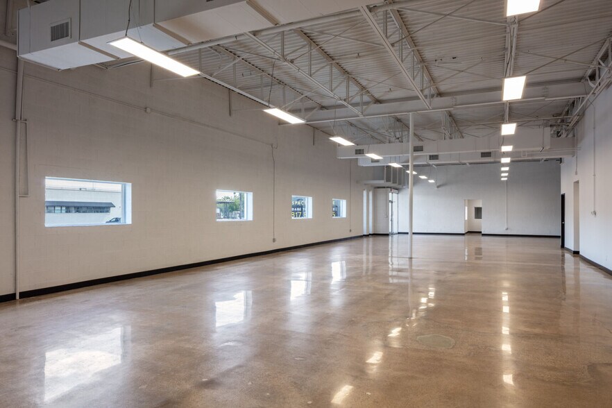 More Photos Of 4919 Woodall St, Dallas Warehouse For Sale
