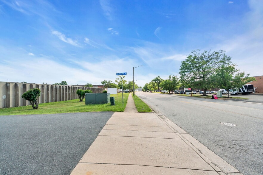 More Photos Of 5731 General Washington Dr, Alexandria Distribution For Sale