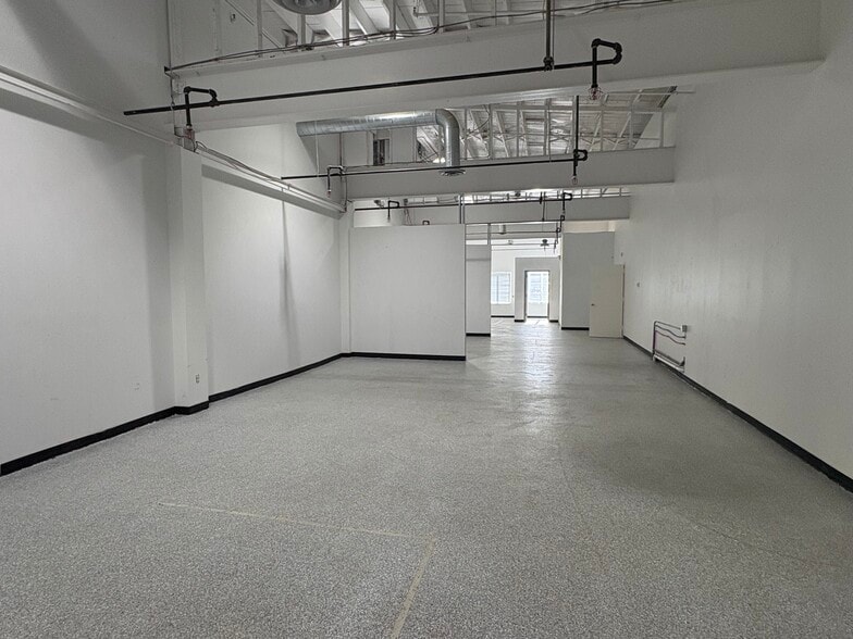 More Photos Of 482 Glenbrook Rd, Stamford Manufacturing For Lease