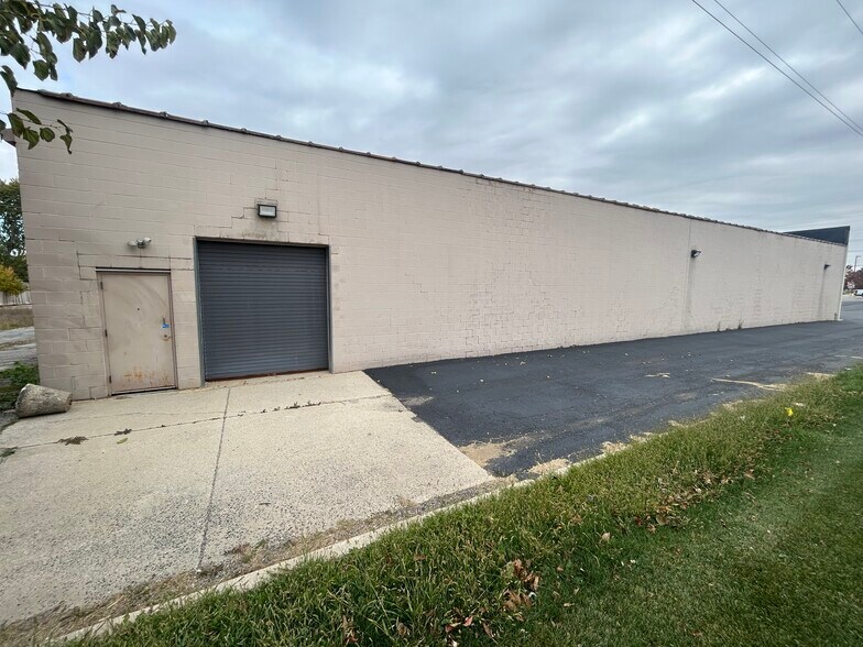 More Photos Of 1729-1735 E Commercial Avenue, Lowell Storefront For Sale