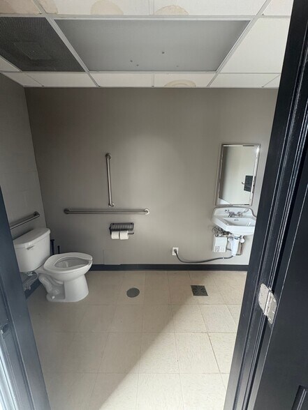 More Photos Of 1649 Saint Mary St, Thibodaux General Retail For Lease