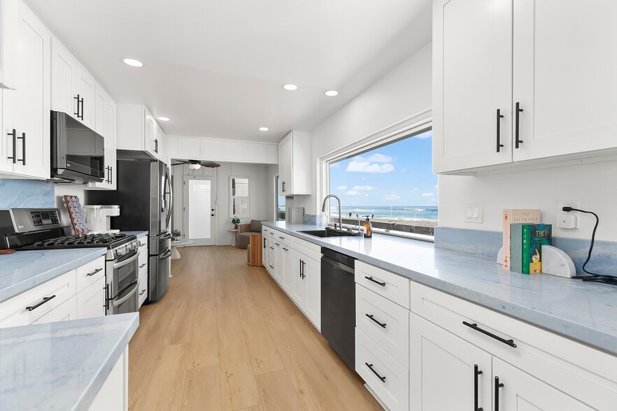 More Photos Of 3795 Ocean Front Walk, San Diego Apartments For Sale
