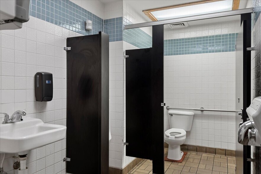 More Photos Of 331 N Main St, Chatham Fast Food For Sale