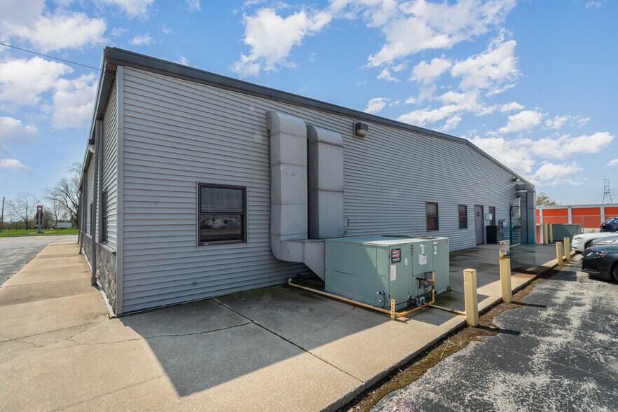 More Photos Of 6006 Westside Saginaw Rd, Bay City Office For Sale