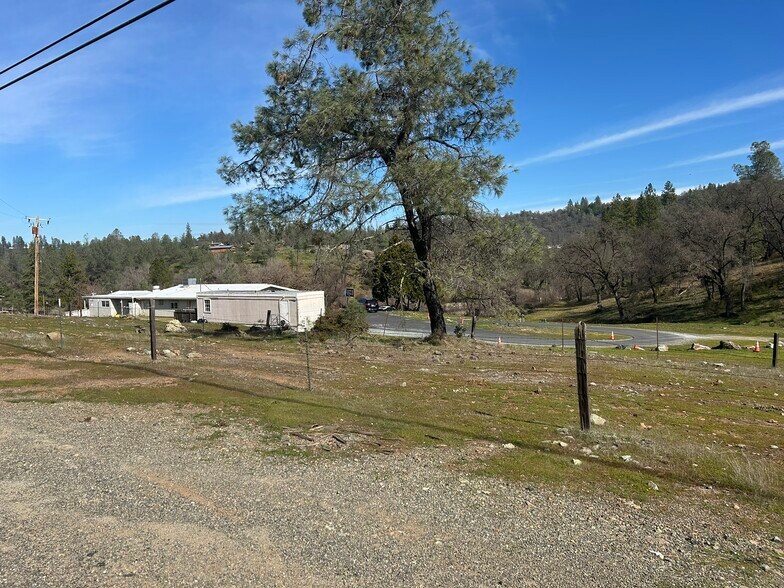 More Photos Of 5607 Mount Murphy Rd, Garden Valley Specialty For Lease