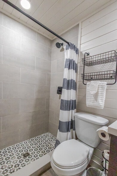 More Photos Of 6385 W White Mountain Blvd, Lakeside Lodge Meeting Hall For Sale