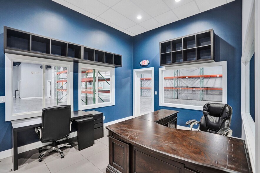 More Photos Of 2521 NE 4th Ave, Pompano Beach Flex For Lease