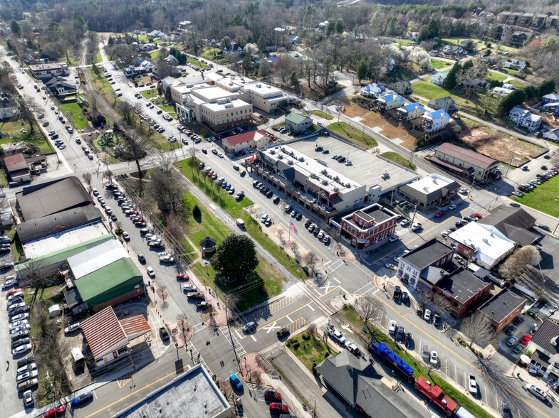 More Photos Of 240 W Main St, Blue Ridge Office For Sale