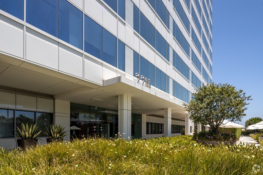 More Photos Of 2211 Michelson Dr, Irvine Office For Lease