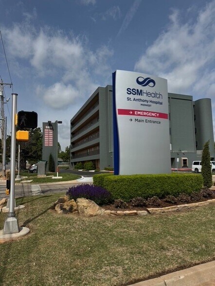 More Photos Of 2801 Parklawn Dr, Midwest City Medical For Lease