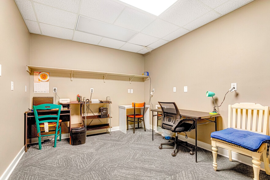 More Photos Of 10 W Williamsburg Rd, Sandston Office For Sale