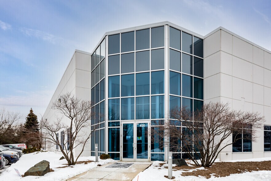 More Photos Of 400 Medinah Rd, Roselle Warehouse For Lease