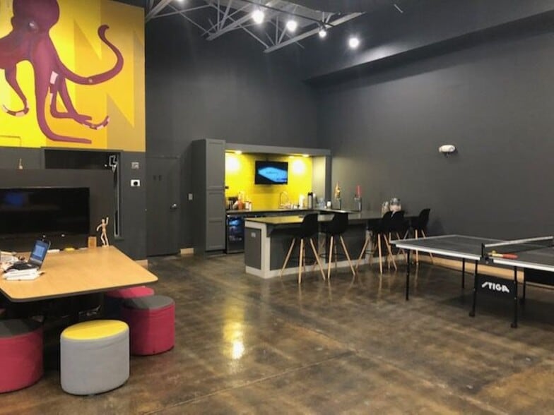 More Photos Of 3707 Apalachee Pky, Tallahassee Freestanding For Lease