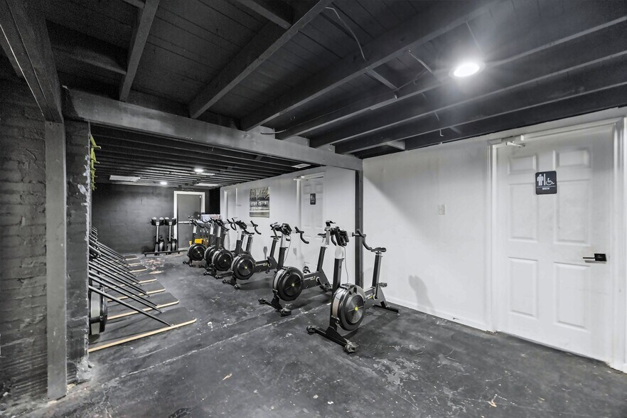 More Photos Of 2701 Emancipation Ave, Houston General Retail For Sale