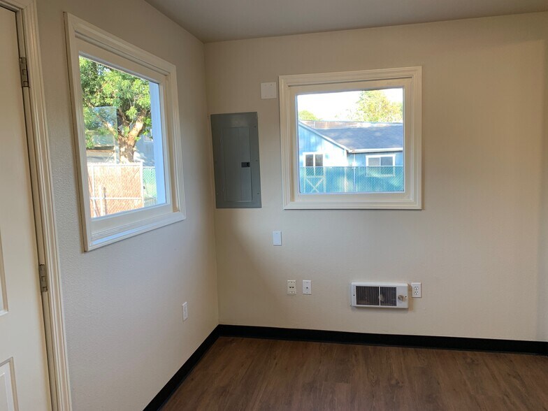 More Photos Of 9760 SW Tigard St, Tigard Light Manufacturing For Lease