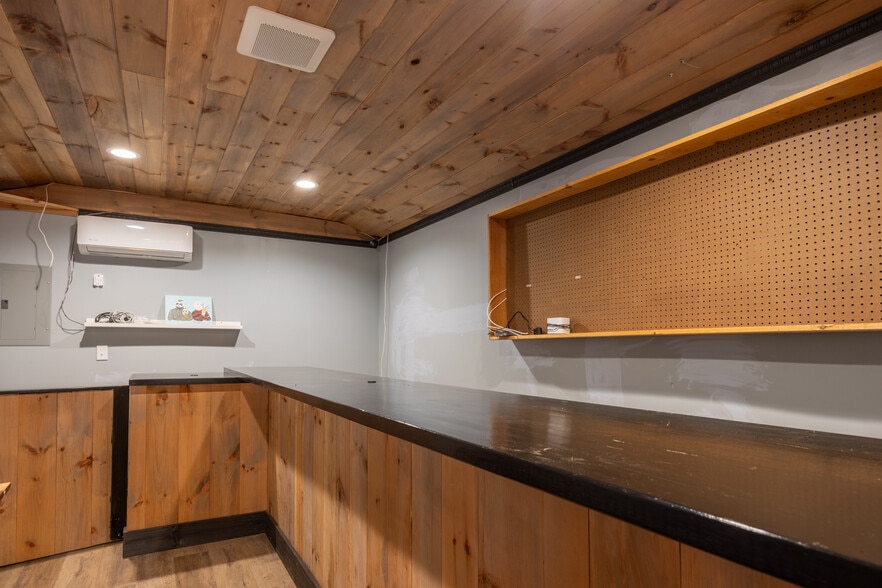 More Photos Of 6735 Wassom Memorial Hwy, Grandview General Retail For Sale