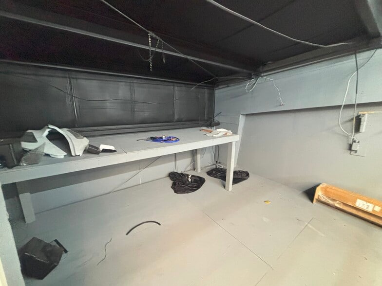 More Photos Of 1503 7th St SW, Ruskin Storefront Retail Residential For Sale