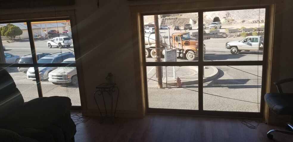 More Photos Of 213 Chase Creek St, Clifton Specialty For Sale